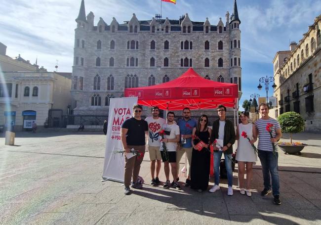 Nuria Rubio, y Juventudes Socialistas de León