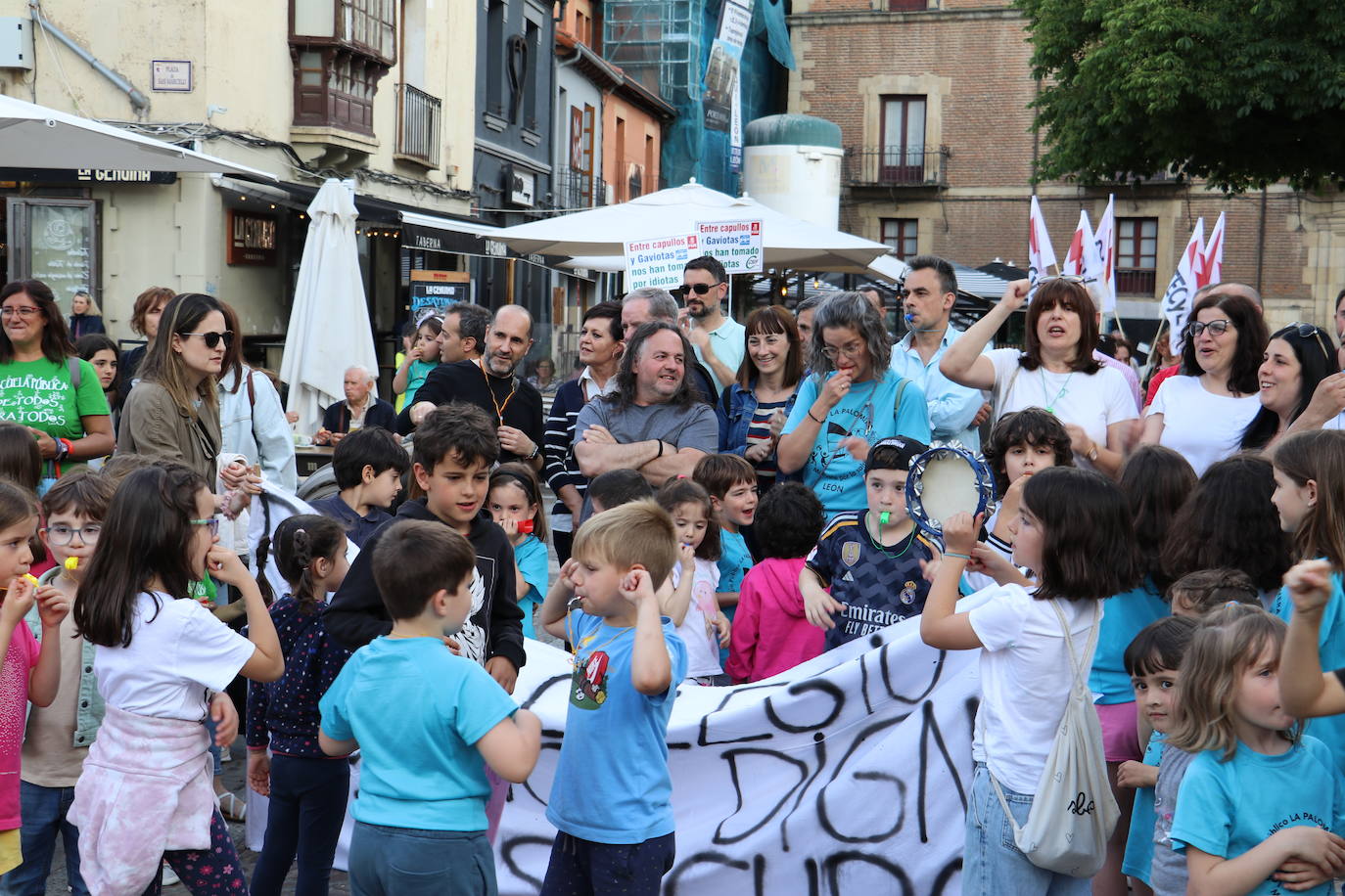 Protestas por el mal estado de los colegios de León