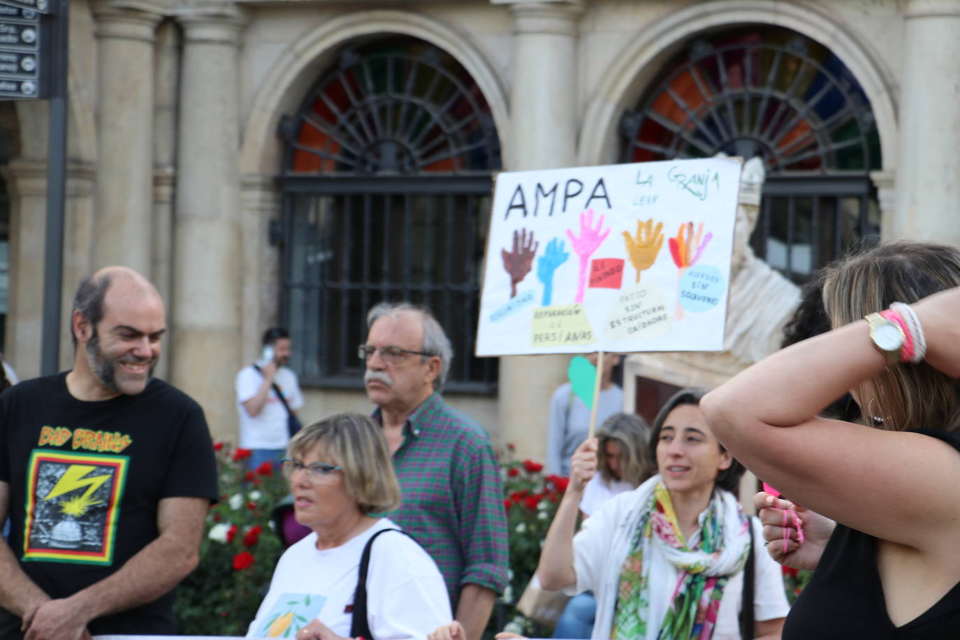 Protestas por el mal estado de los colegios de León