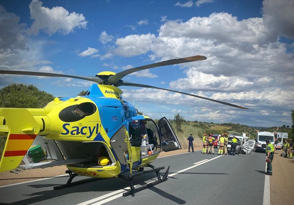 Furgoneta que ha sufrido el accidente en la provincia.