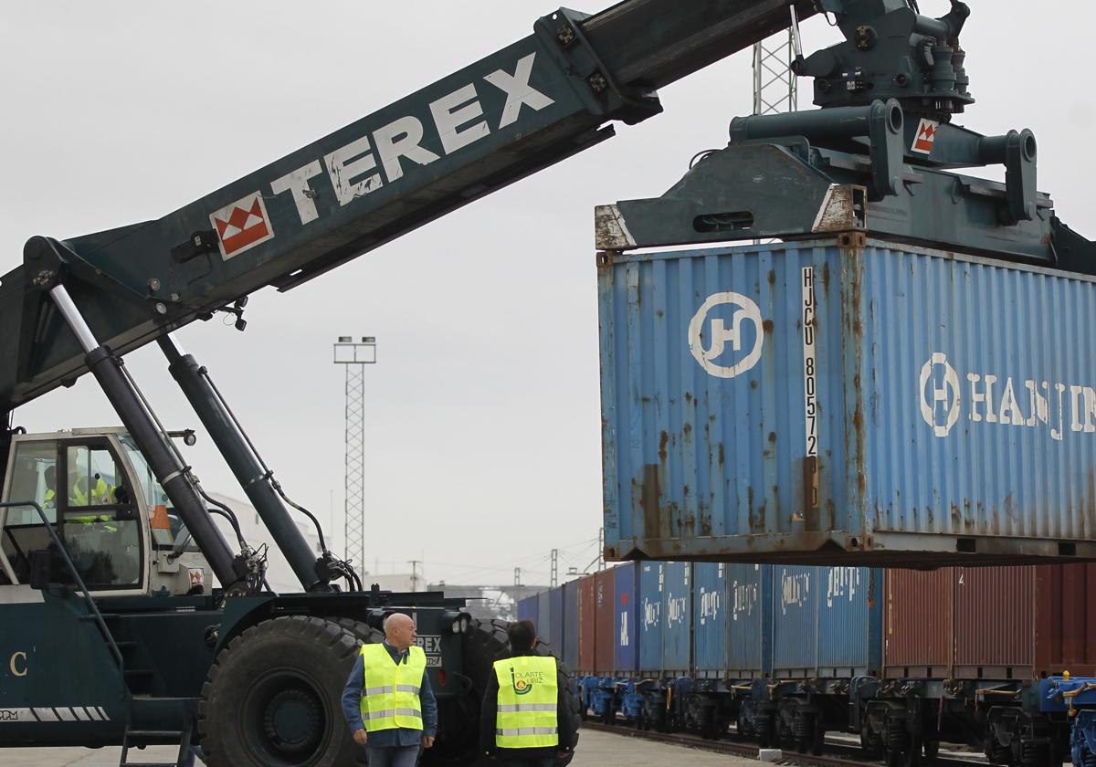 Contenedores preparados para una exportación.