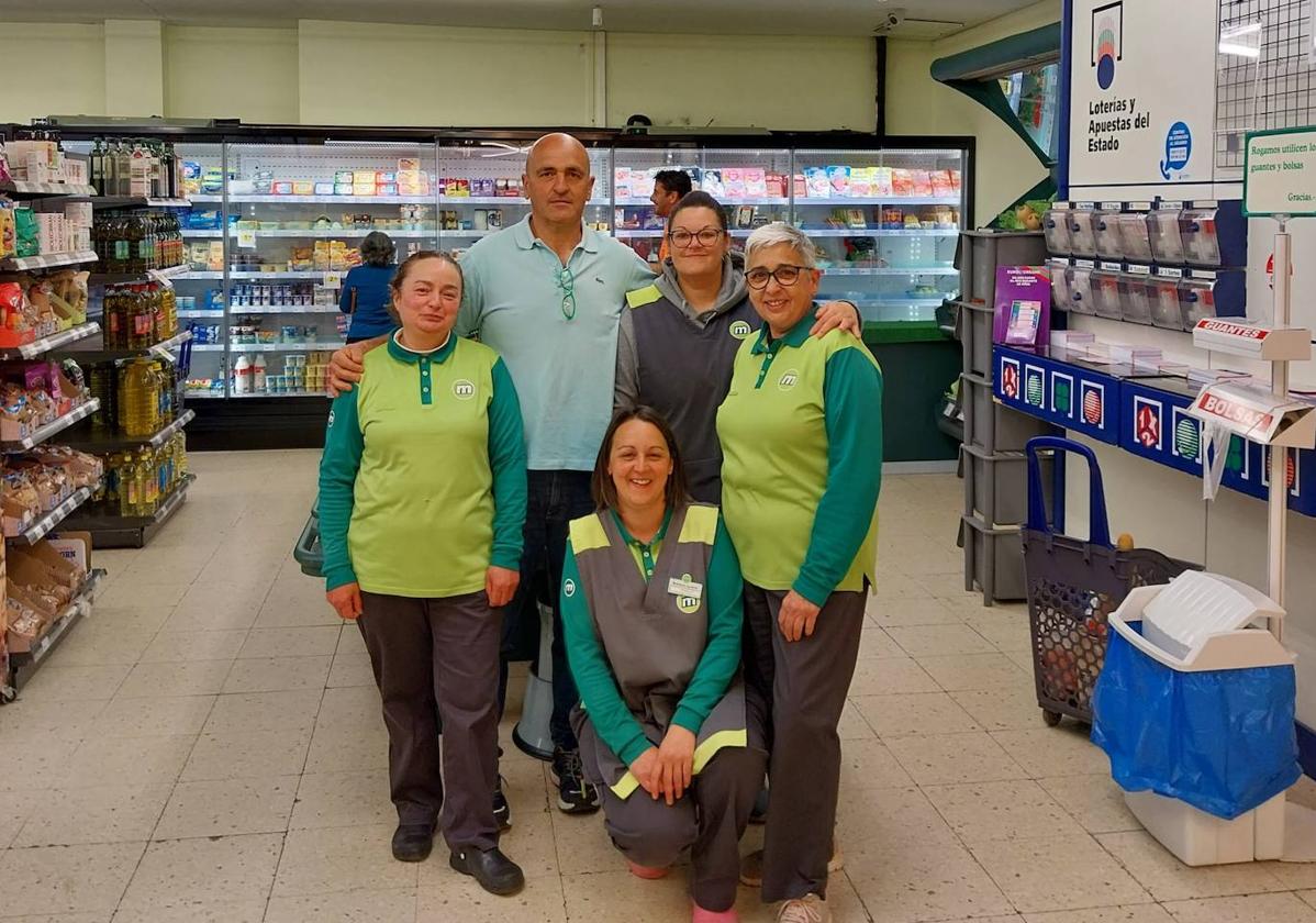 Equipo de trabajadores del Super de Villamanín