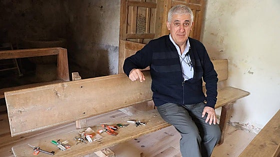 Un día con Eli, el cura con más parroquias de León