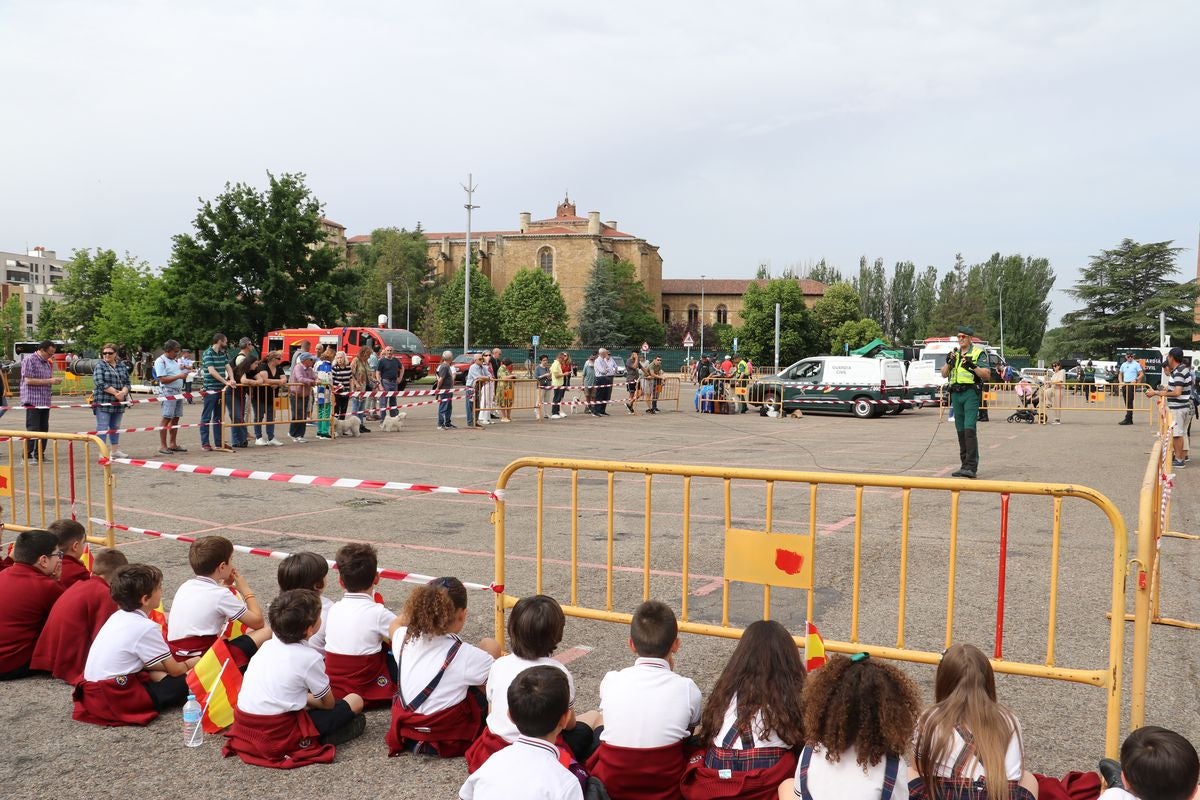 Las Fuerzas Armadas se exhiben en León