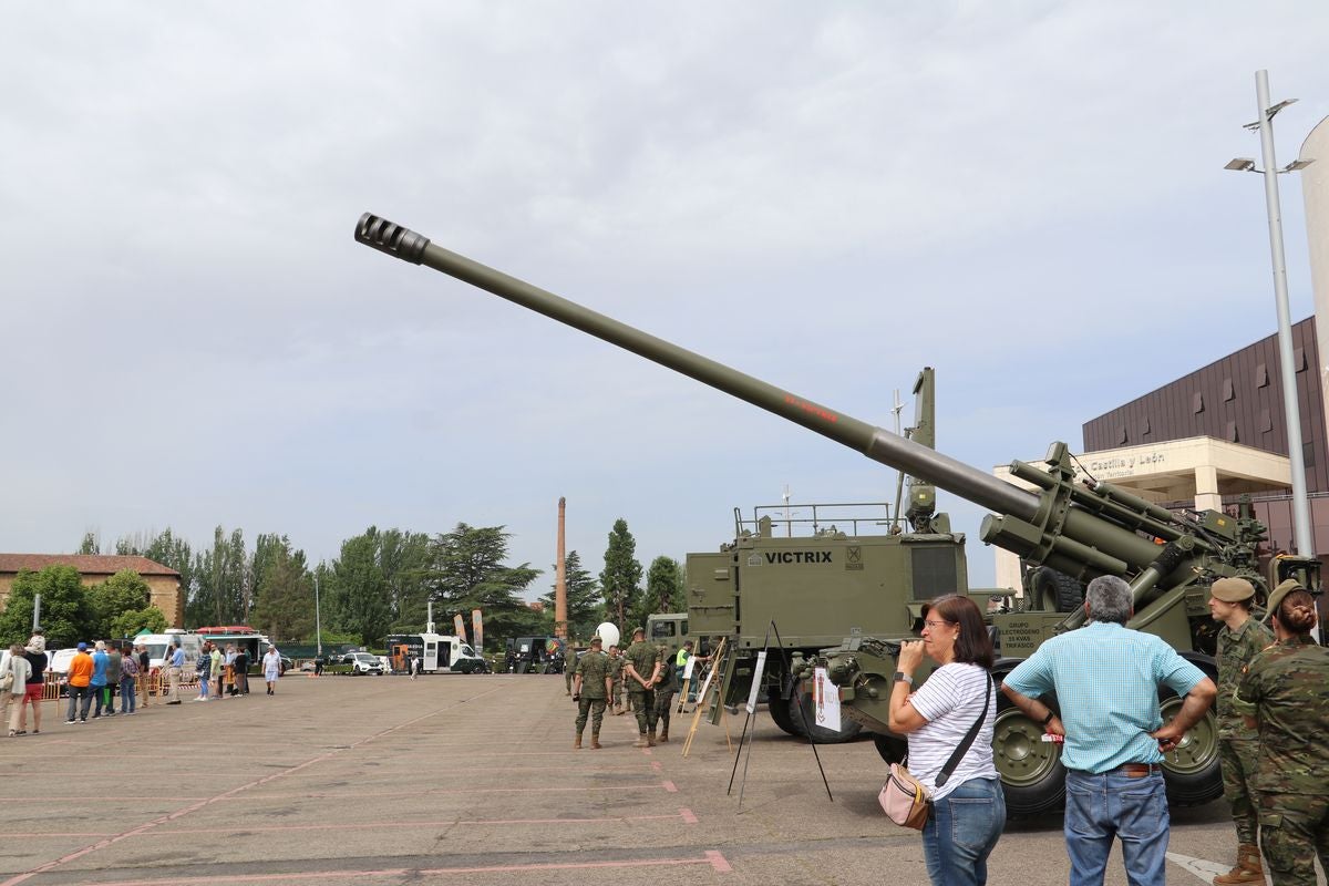 Las Fuerzas Armadas se exhiben en León