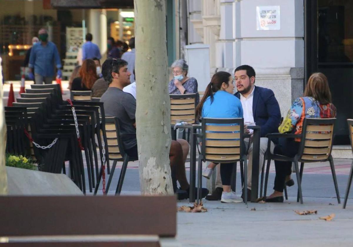 Imagen de una terraza de un local hostelero de León.