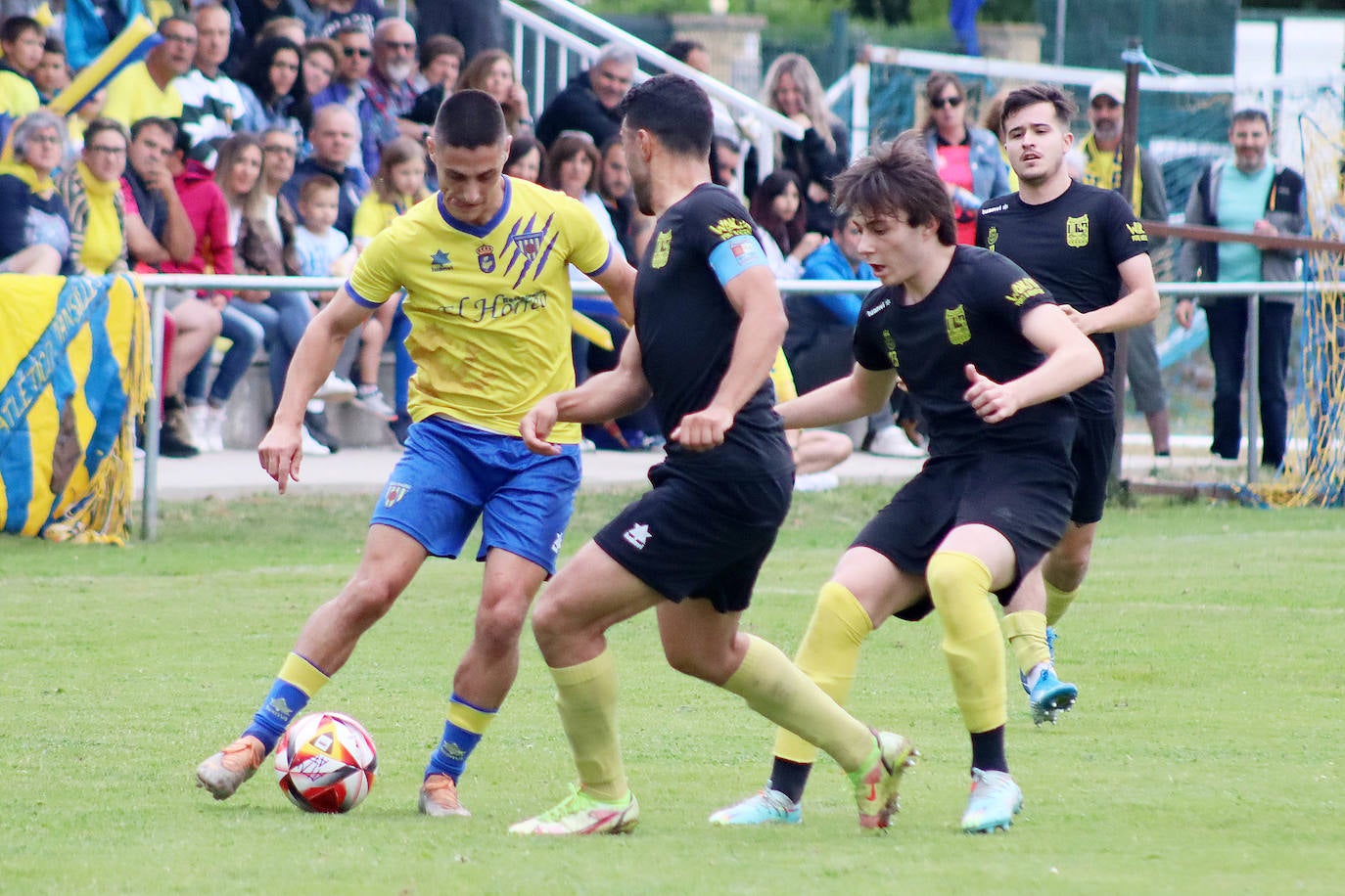 El conjunto leonés culminó el ascenso ante su gente.