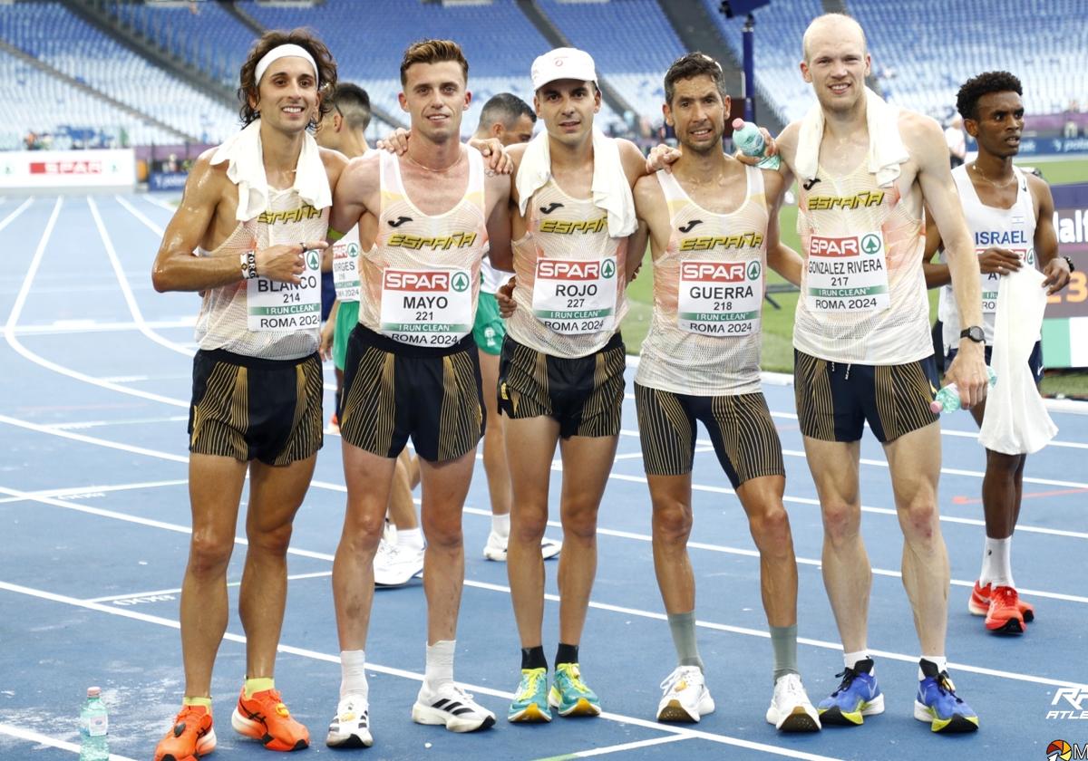 Jorge Blanco (I), al acabar la prueba de medio maratón.