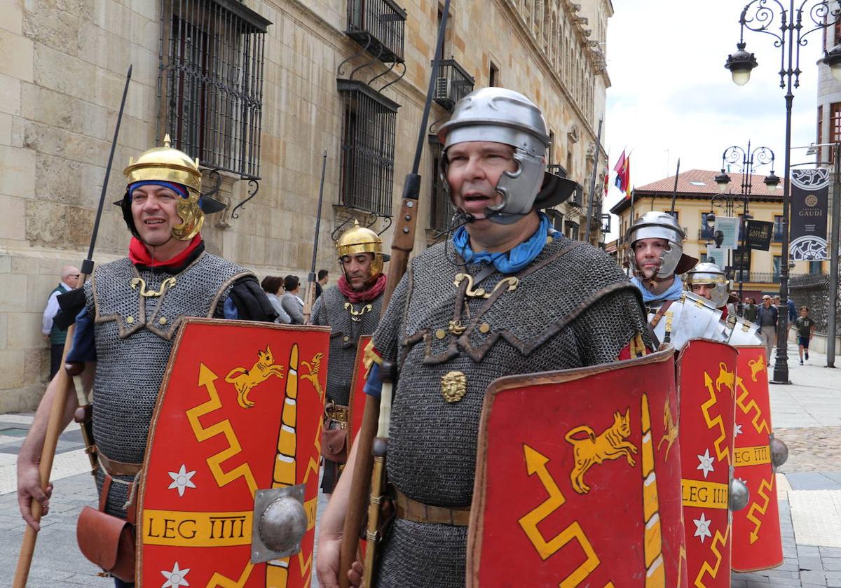 Las tropas romanas volvieron a marchar por León.