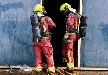 Arde una nave de grandes dimensiones en Moral del Condado