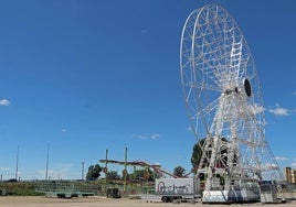 Imagen de las primeras atracciones en construcción para la feria de León