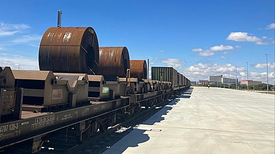 Villadangos del Páramo recibe el primer viaje de materia prima por el ramal ferroviario