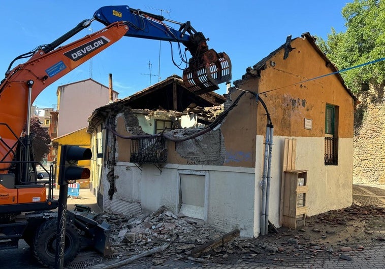 Imagen del edificio número 13 en la plaza del Caño de Santa Ana.