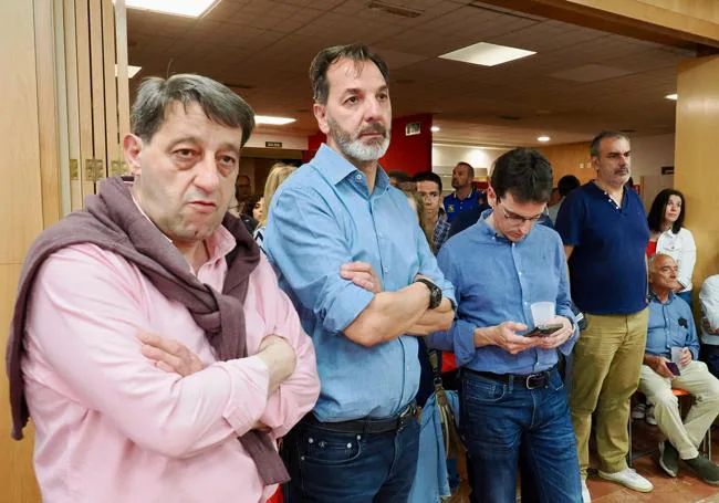 Los socialistas, en la sede provincial durante la comunicación de los resultados.