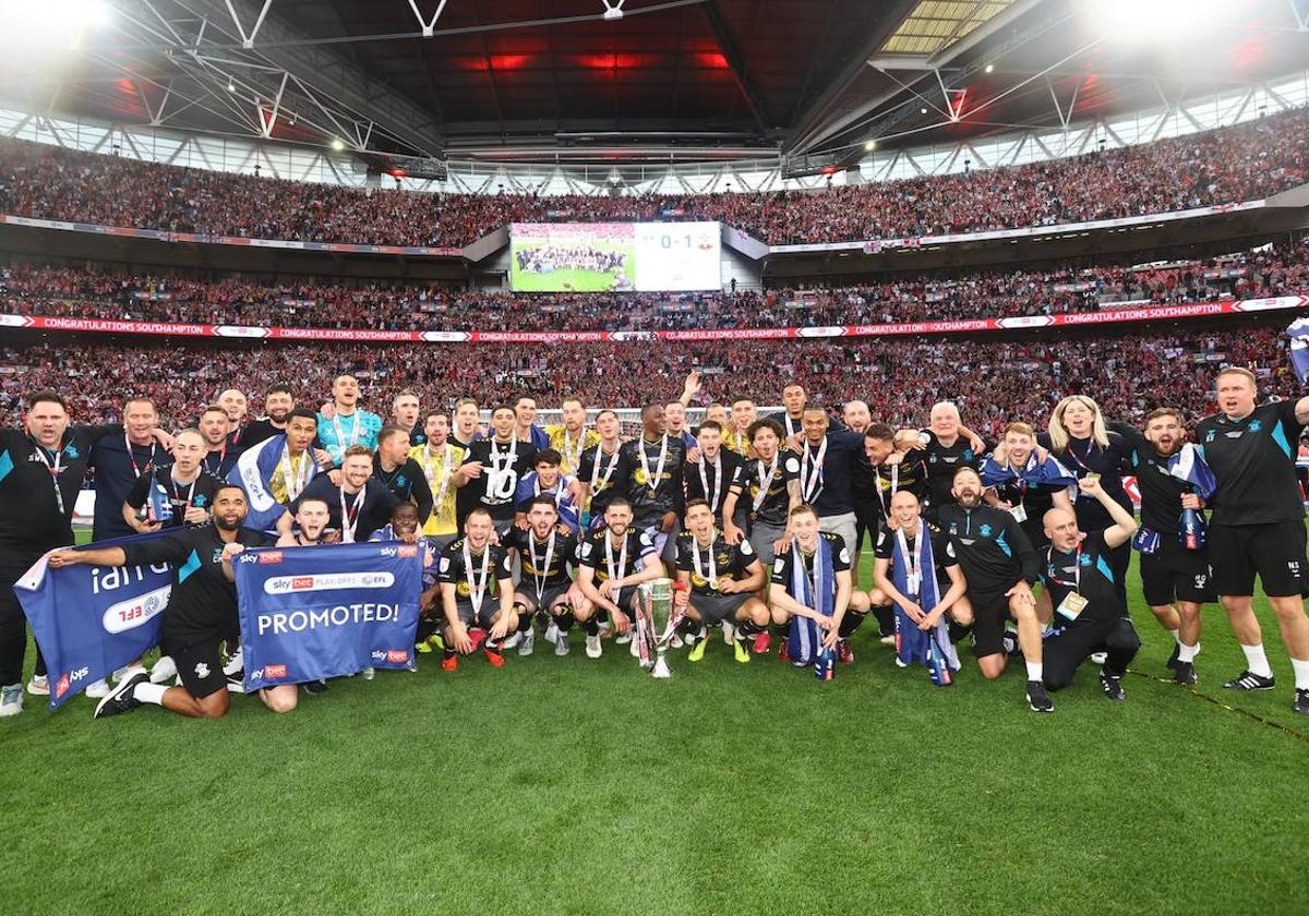 El Southampton logró regresar a Premier en Wembley.