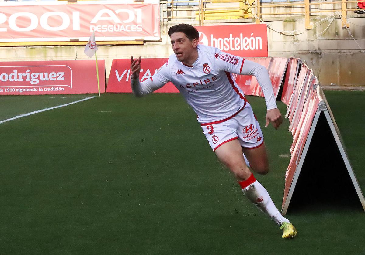 Jaume Pol celebra su gol con la Cultural.