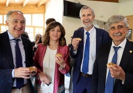 Los tres rectores de las universidades públicas y la futura rectora de León en la presentación del grado.