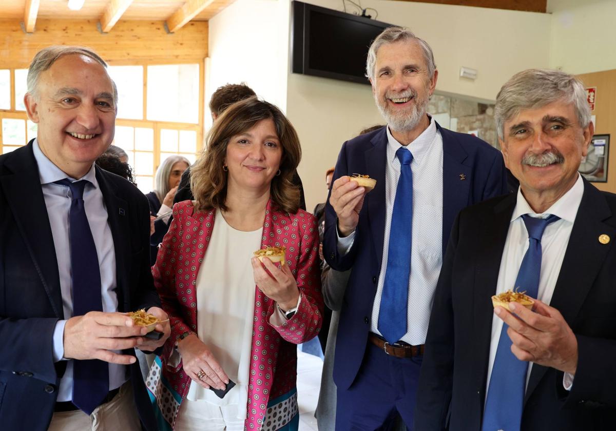 Los tres rectores de las universidades públicas y la futura rectora de León en la presentación del grado.