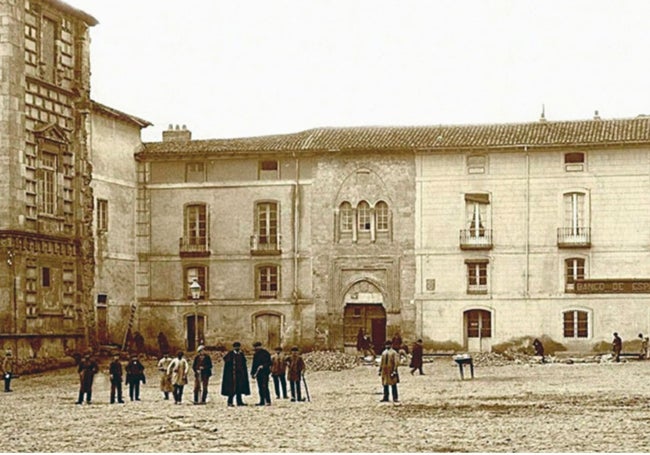 Plaza del Conde Luna y Palacio. 1898.