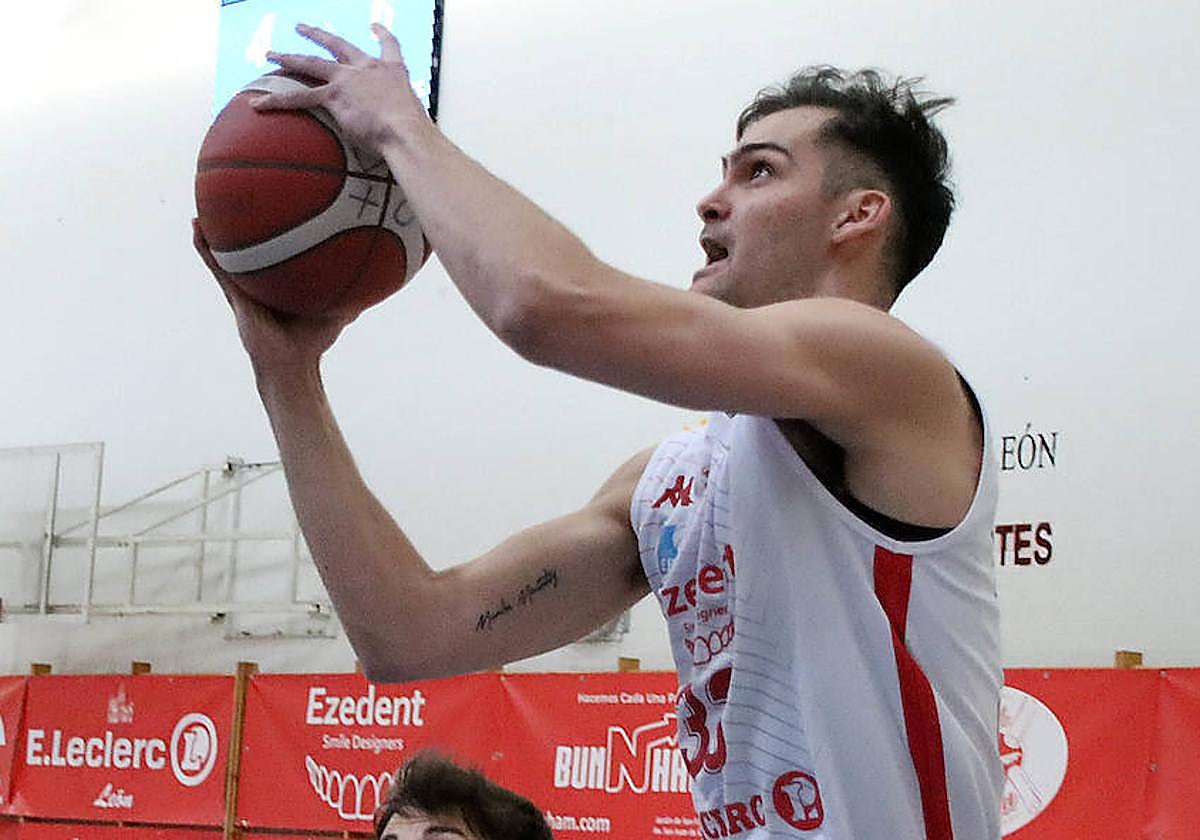 Rodrigo Llamas, en un partido con la Cultural.