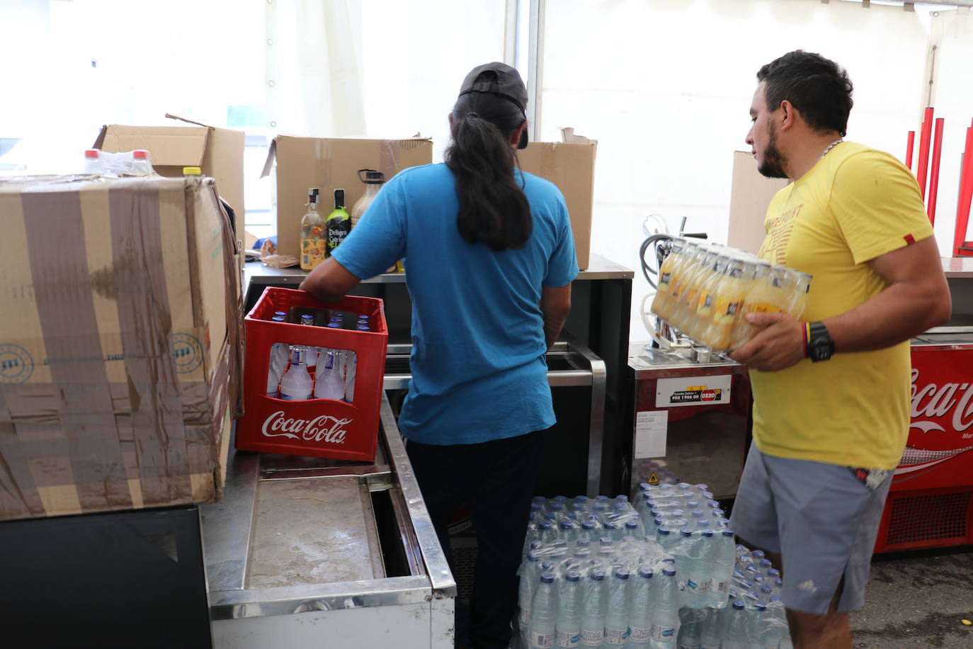 Instalación de las carpas de las Asociaciones de Vecinos de León