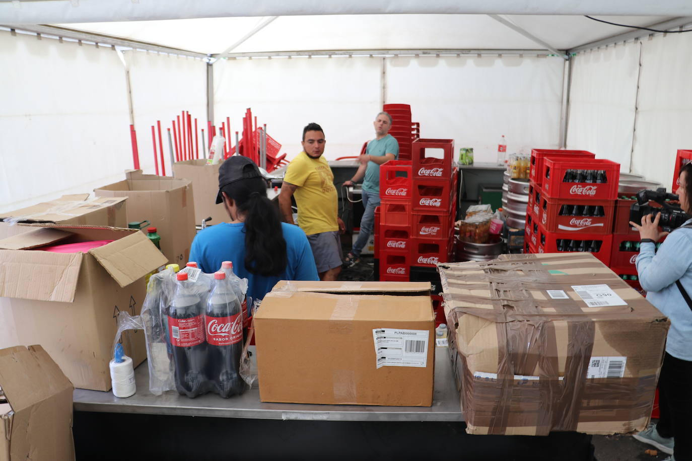 Instalación de las carpas de las Asociaciones de Vecinos de León