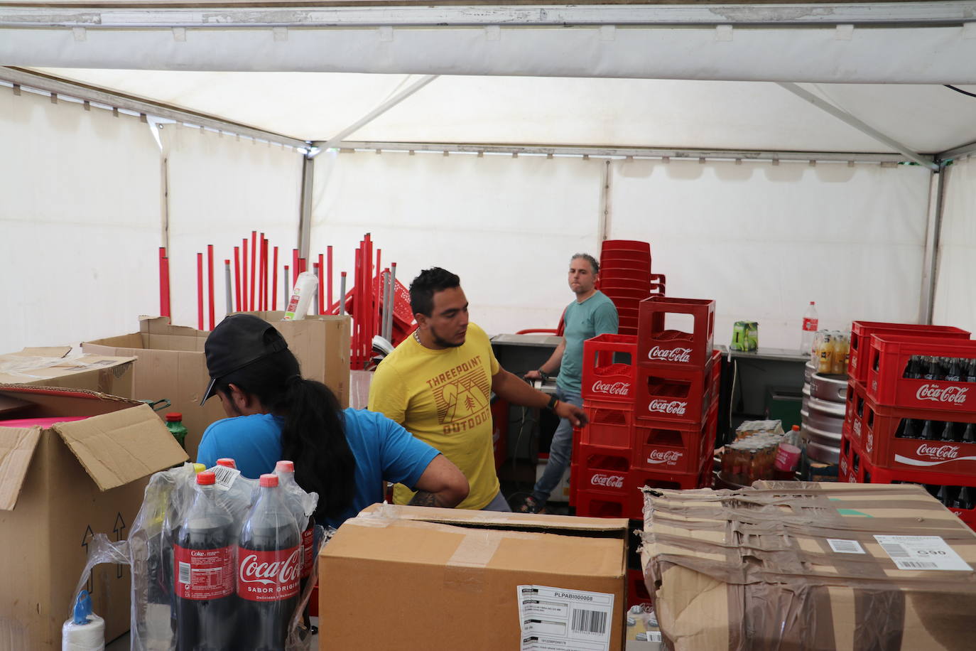 Instalación de las carpas de las Asociaciones de Vecinos de León