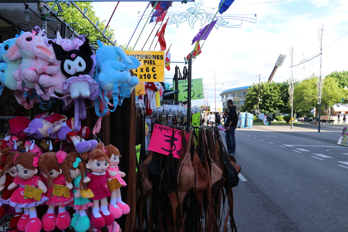 La feria abre sus puertas a las fiestas de San Juan y San Pedro