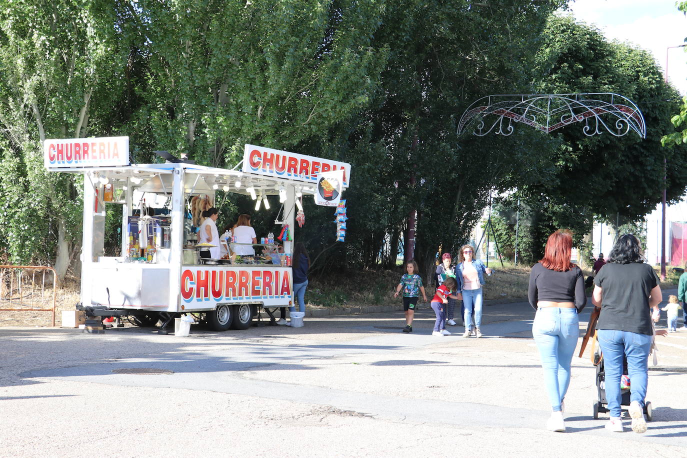 La feria abre sus puertas a las fiestas de San Juan y San Pedro