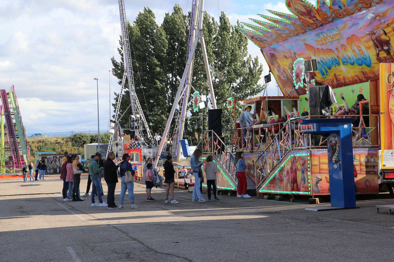 La feria abre sus puertas a las fiestas de San Juan y San Pedro