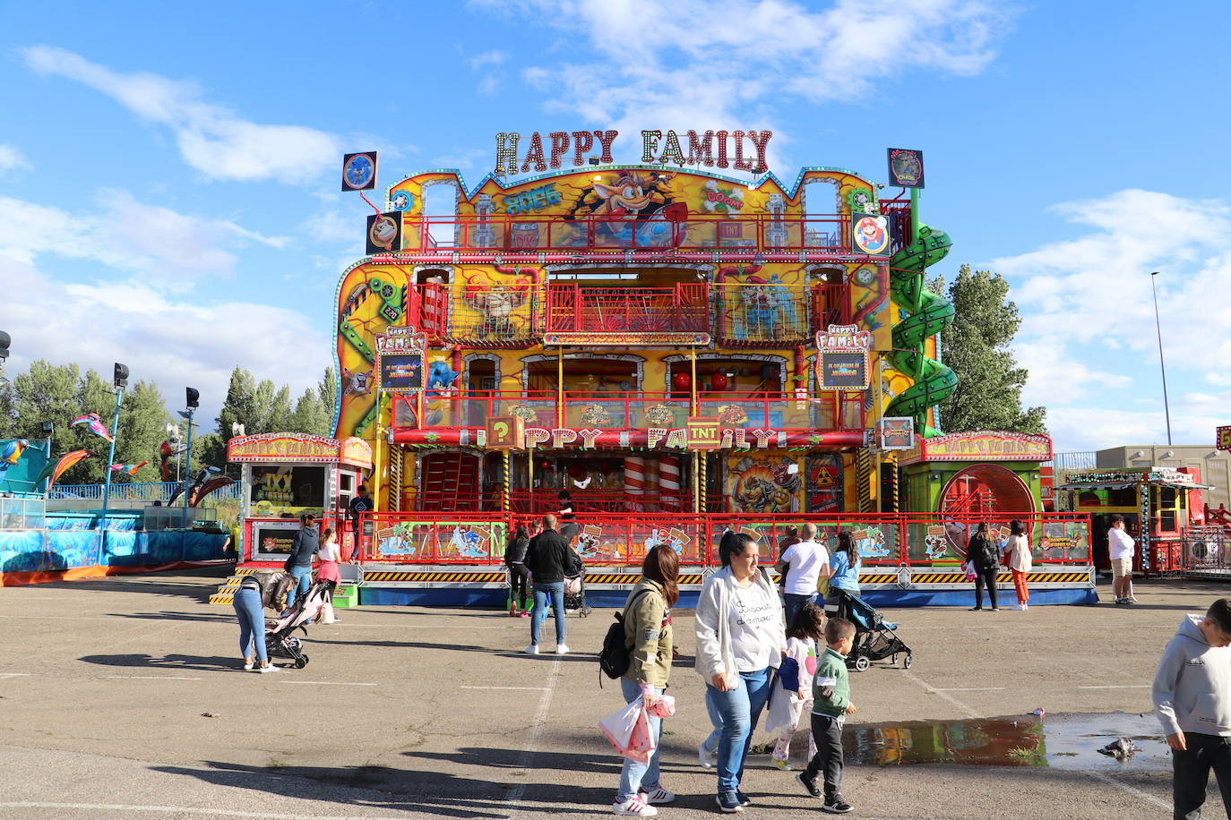 La feria abre sus puertas a las fiestas de San Juan y San Pedro