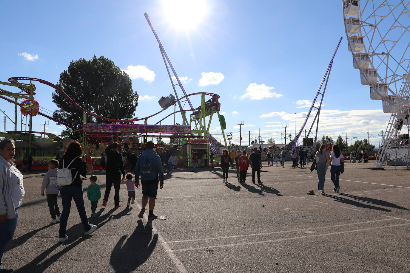 La feria abre sus puertas a las fiestas de San Juan y San Pedro