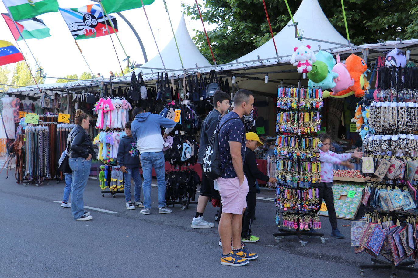 La feria abre sus puertas a las fiestas de San Juan y San Pedro