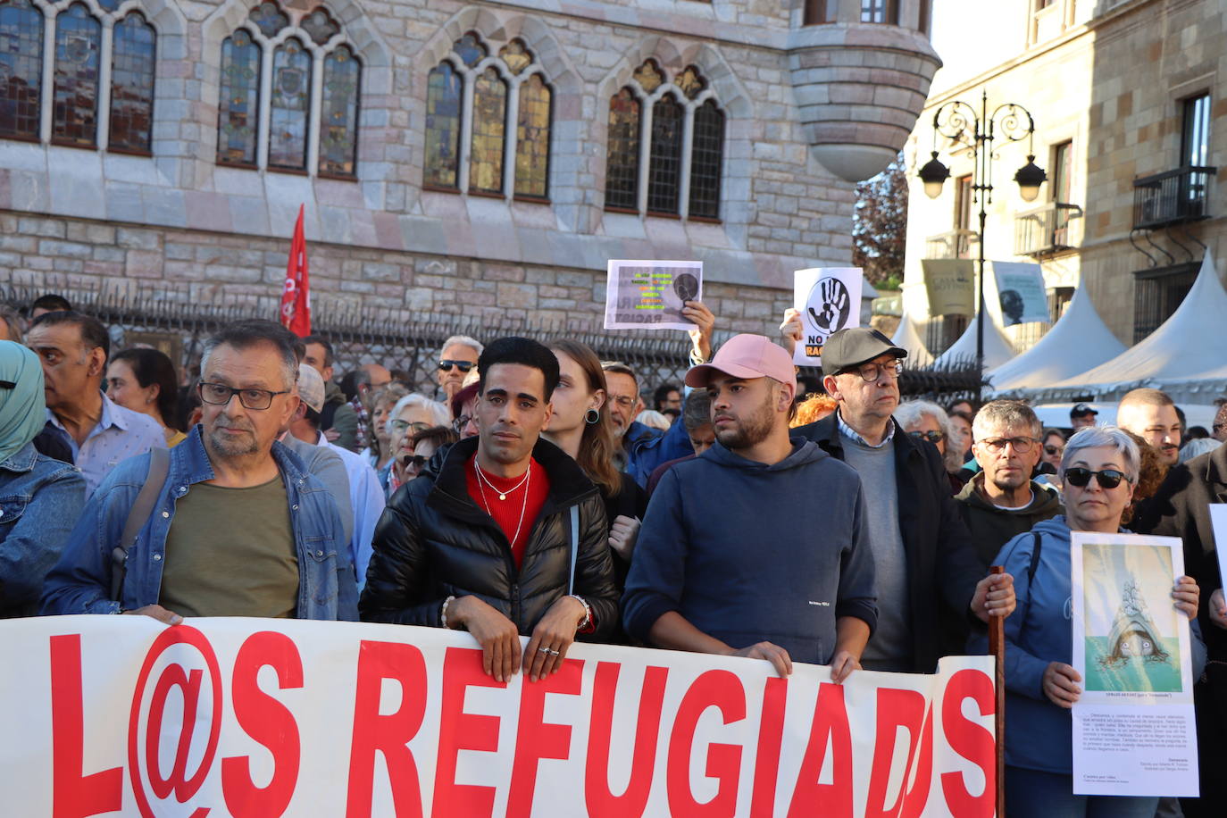 Medio millar de personas se concentran en Botines por el Día Mundial del Refugiado