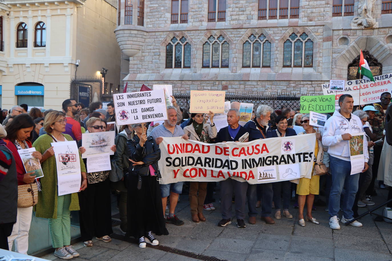 Medio millar de personas se concentran en Botines por el Día Mundial del Refugiado