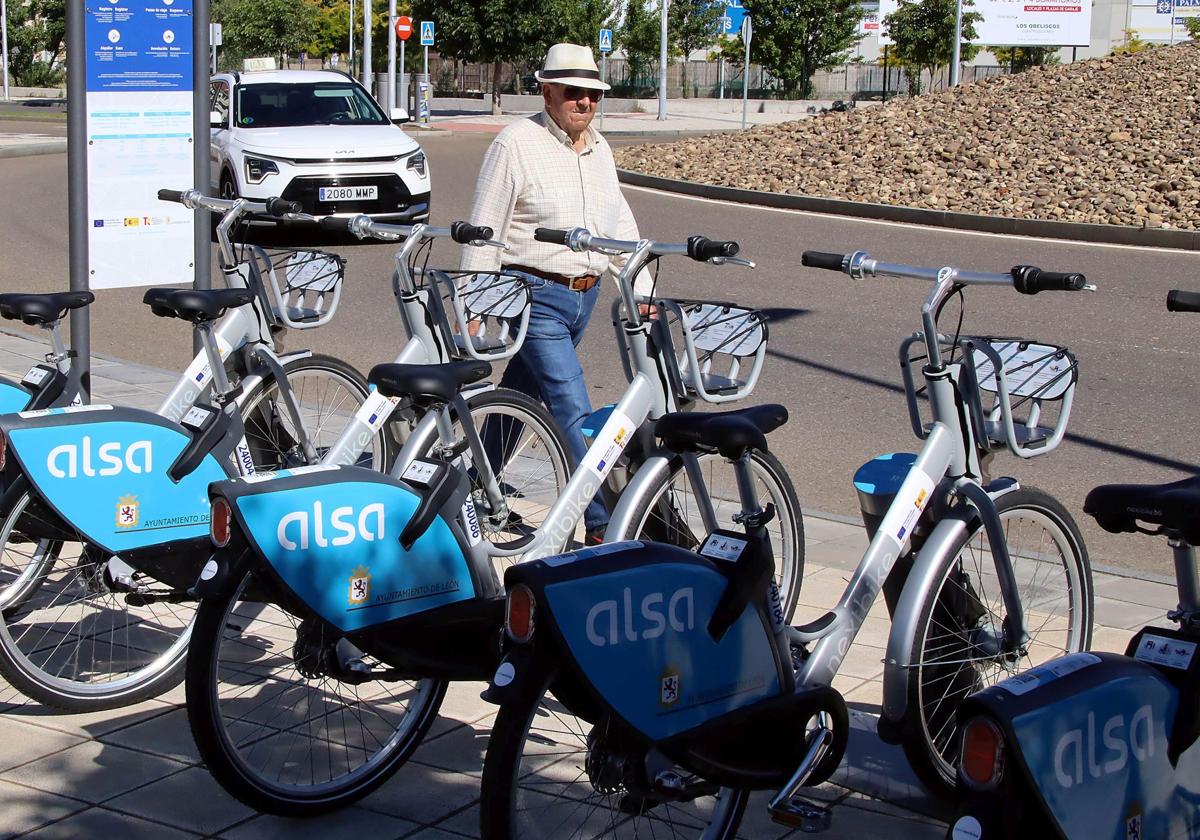 Presentación de una nueva estación de préstamo de bicicletas.