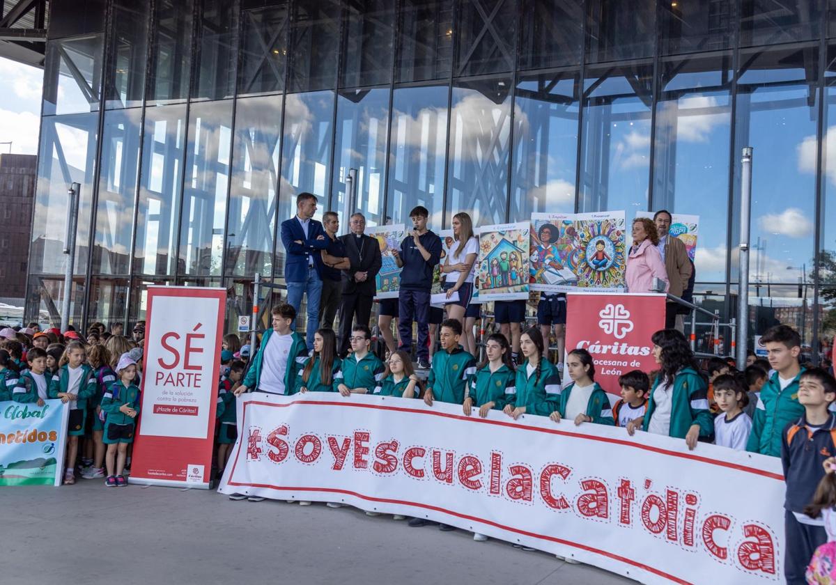 Imagen de los estudiantes en la finalización de la marcha.