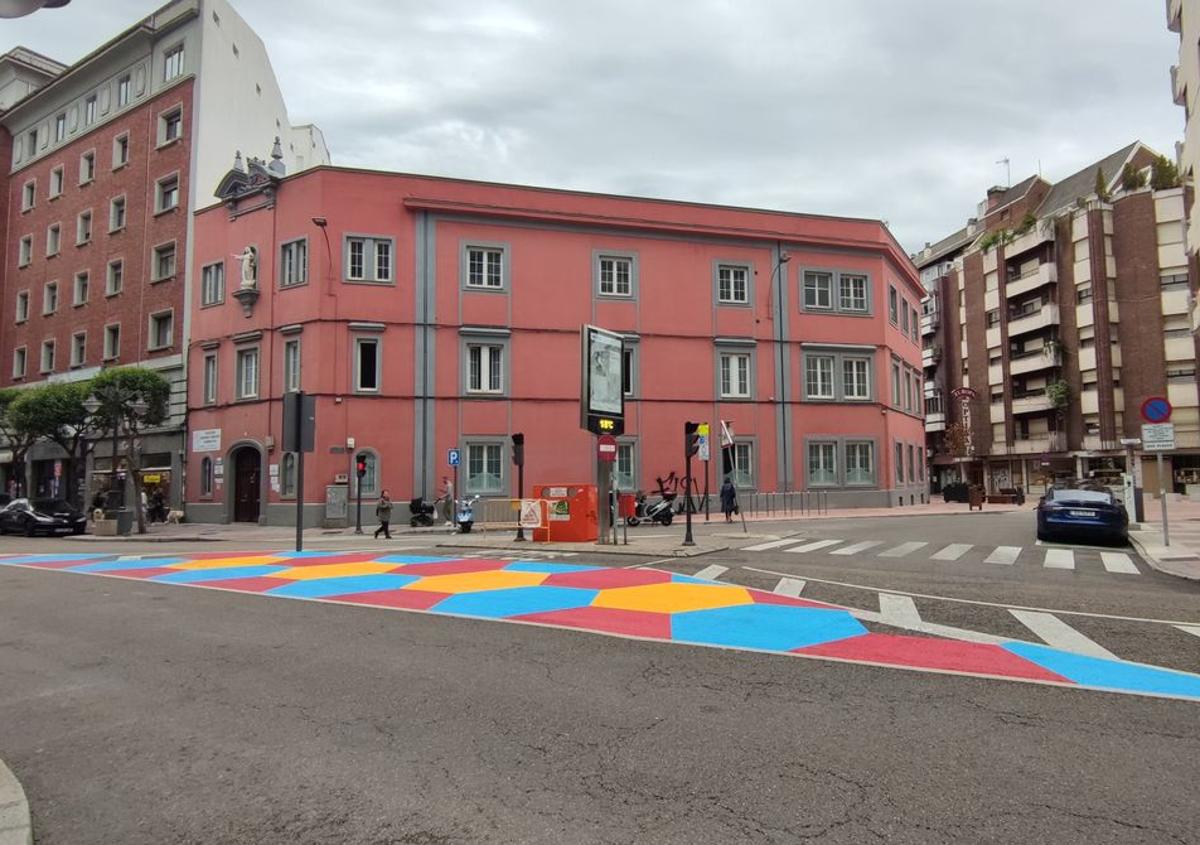 Imagen secundaria 1 - Donde hubo contenedores ahora hay colores