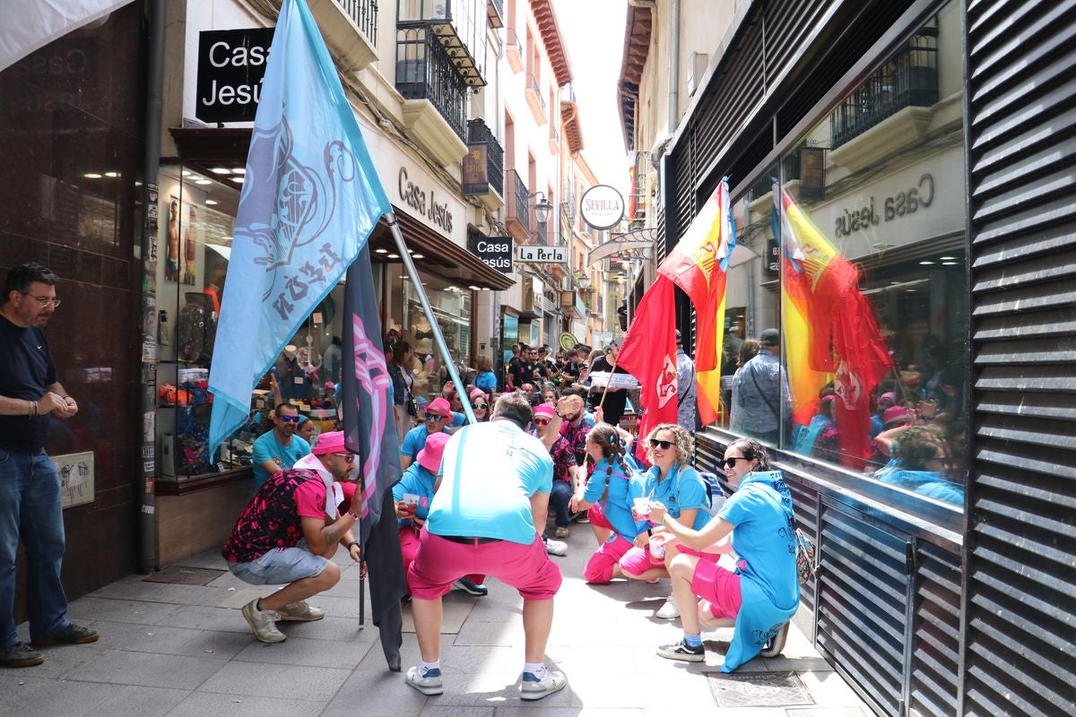 Las mejores imágenes del desfile de peñas en León