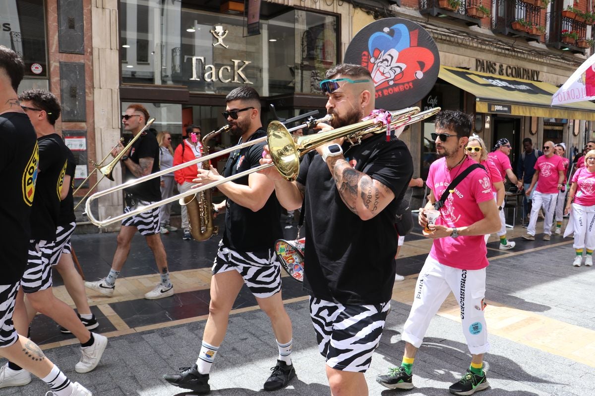 Las mejores imágenes del desfile de peñas en León