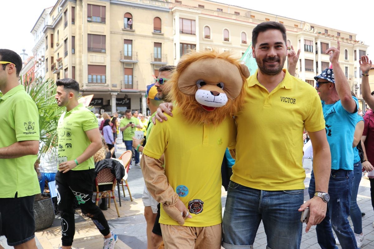 Las mejores imágenes del desfile de peñas en León