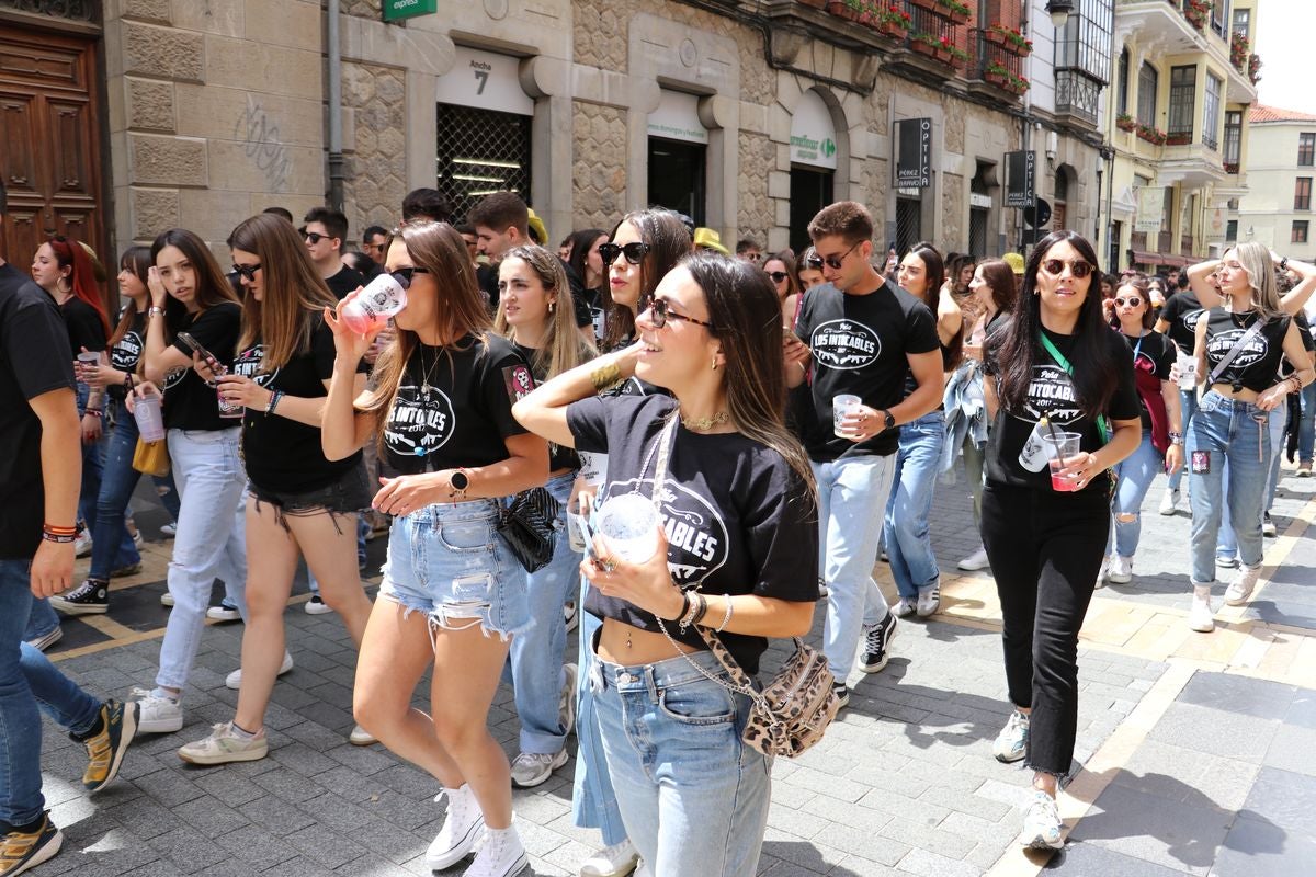 Las mejores imágenes del desfile de peñas en León