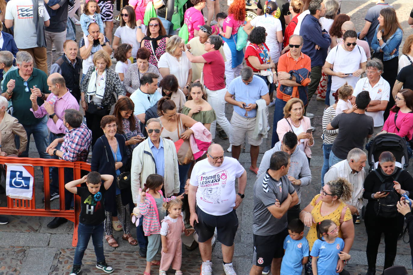La Cultural de Baloncesto da el pregón de las fiestas de León