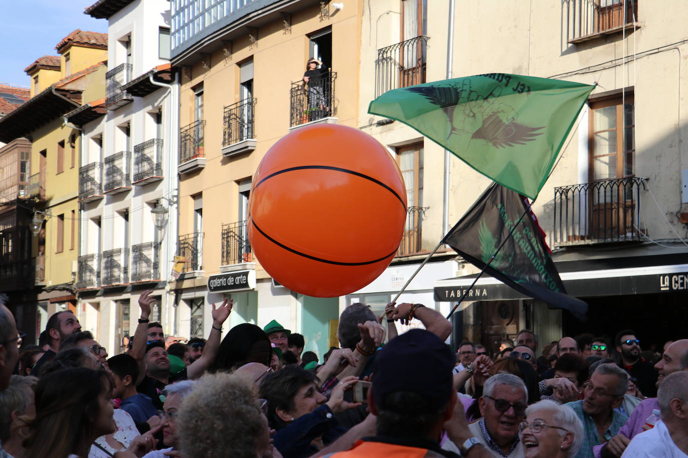 La Cultural de Baloncesto da el pregón de las fiestas de León