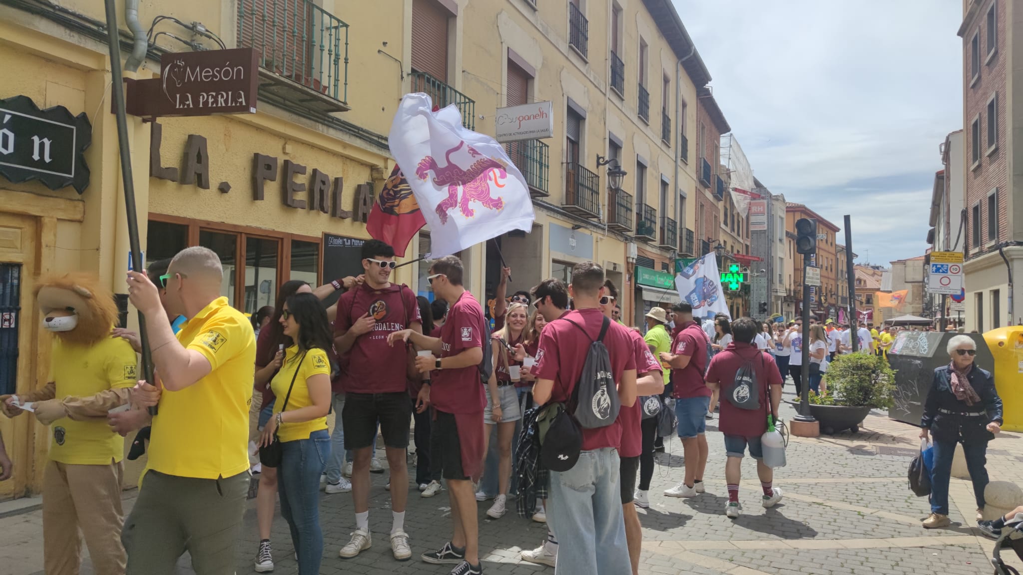 Las mejores imágenes del desfile de peñas en León