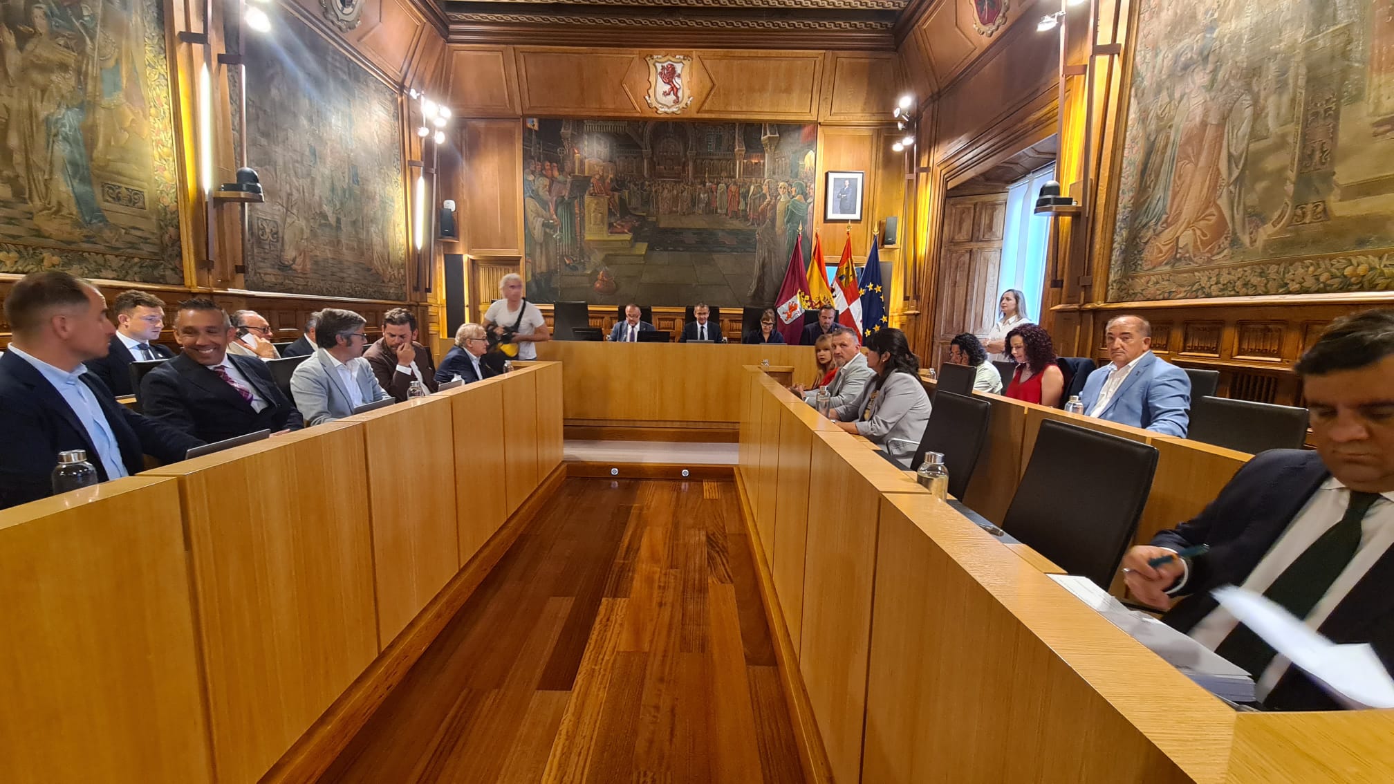 La Diputación debate la moción por la autonomía de León