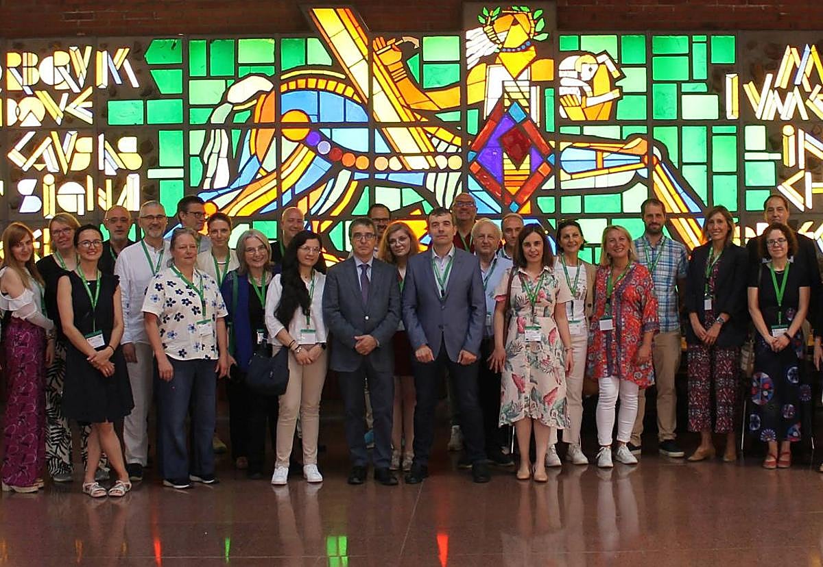 Imagen principal - La ULE lidera un proyecto europeo para reducir el uso de plásticos en agricultura