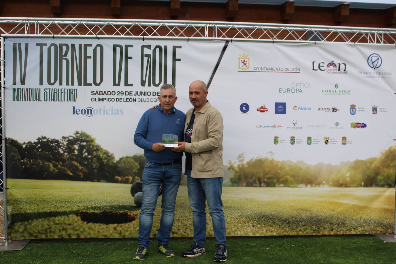 Ganadores y sorteo de regalos del IV Torneo de Golf