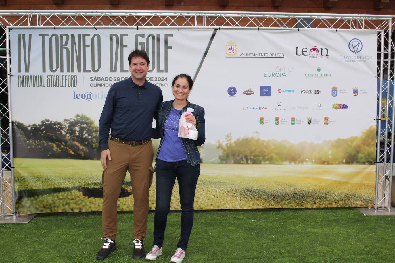 Ganadores y sorteo de regalos del IV Torneo de Golf