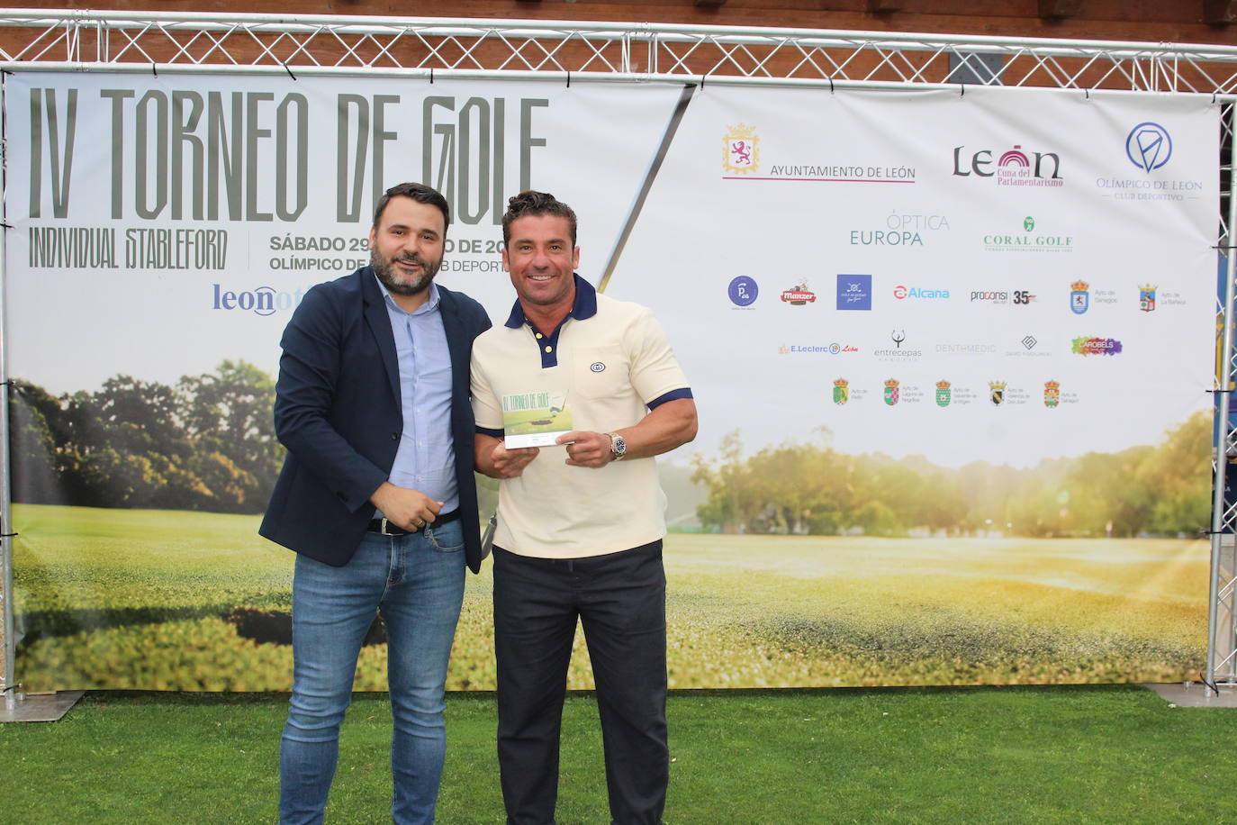 Ganadores y sorteo de regalos del IV Torneo de Golf